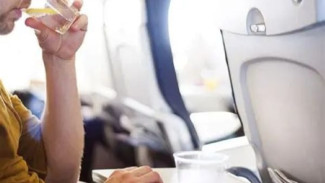 Mengapa Mantan Pramugari Ini Menghindari Minum Air Pesawat