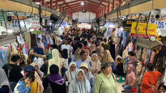 NATARU 2025: Berburu Batik dan Kuliner, Pasar Beringharjo, Yogyakarta Dipadati Pengunjung di Penghujung Tahun