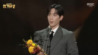 Seo Kang-Joon memenangkan MBC Drama Awards untuk 'Undercover High School'