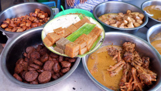 WARUNG MBAH RAJAK, Kuliner Legendaris Khas Sragen, Jawa Tengah