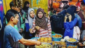 Nasi Campur Teri Gejayan, Kuliner Malam Legendaris Jogja yang Tak Pernah Sepi