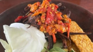 Warung Sambel Belut Pak Wardi, Sensasi Pedas Gurih di Pinggir Sawah Sleman