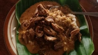 Nasi Gandul Hj. Umi: Kuliner Legendaris Khas Pati yang Menyapa Lidah di Demak