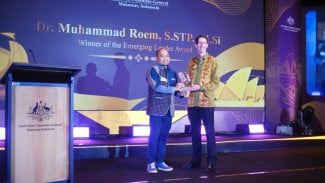 Penghargaan Emerging Leader Award untuk Alumni Australia Asal Makassar: Membanggakan.