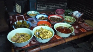 Sego Nggengeng Mbah Marto, Ritual Makan Keluarga di Dapur Tradisional Jogja