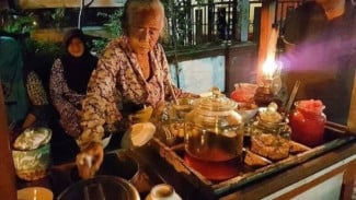 Wedang Ronde Mbah Paiyem, Kehangatan Legendaris di Malam Syahdu Jogja