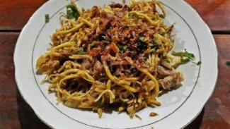 Bakmi Jawa dan Ayam Goreng Mbah Noto, Ikon Kuliner Legendaris Gunungkidul yang Tak Pernah Sepi
