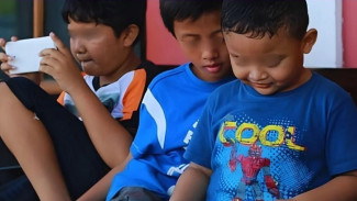 Pembatasan Media Sosial Anak Jadi Tren Global, Regulasi Indonesia Jadi Rujukan