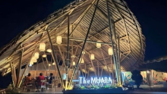 Menyisip Kehangatan Senja di Tepian Pantai Bantul: Romantisme Kuliner Seafood dan Serunya Wahana Air di The Muara Jogja