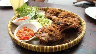 Bebek Goreng Umar Plenteng, Legenda Kuliner Selatan Jogja Sejak 1996