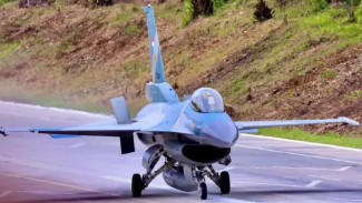 TNI Uji Pendaratan Jet Tempur di Tol Lampung, Perkuat Kesiapsiagaan Pertahanan Udara Nasional