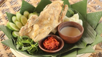 Ingkung Kuali Kalakijo, Sensasi Ayam Utuh Tradisi Jawa di Bantul
