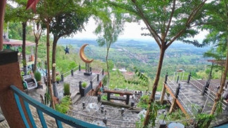 Menikmati Sensasi Makan di Atas Bukit dengan Panorama Memukau di The Manglung Resto Gunung Kidul