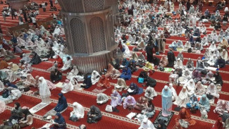 RAMADAN 2026: Jemaah Berbondong-Bondong Mengikuti Salat Tarawih Pertama di Masjid Istiqlal, Jakarta