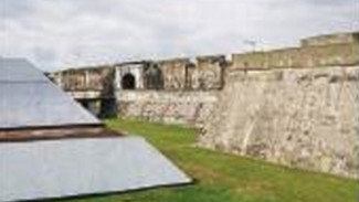 Wisata Sejarah Benteng Marlborough, Jejak Kolonial Megah di Pesisir Bengkulu