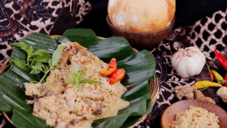Kelezatan Magis Pecel Pitik: Mahakarya Kuliner Sakral Suku Osing yang Menggetarkan Banyuwangi