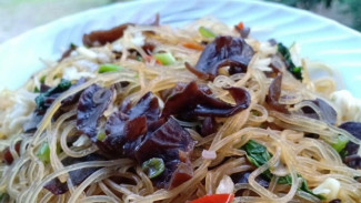 RESEP:  Bihun Goreng Jamur Kuping Sederhana, Masakan Enak, Praktis dan Mudah Cara Buatnya