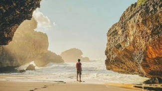 PANTAI MBULUK di Gunungkidul, Yogyakarta, Pesona Pantai Alam yang Masih Baru dan Asri