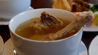 Ayam Kesrut Banyuwangi: Sensasi Pedas Asam Khas Suku Osing yang Menggoda
