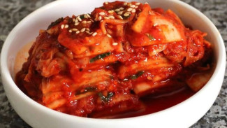Keajaiban Bakteri Kimchi: Rahasia Alami Mengikat dan Membuang Nanoplastik dari Tubuh