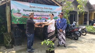 CERITA KOPI: Dorong Ekonomi dan Konservasi, Ribuan Bibit Kopi Dibagikan ke Petani Borobudur, Jawa Tengah
