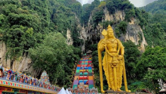 Pesona Batu Caves: Mendaki Tangga Pelangi Menuju Keajaiban Purba Malaysia