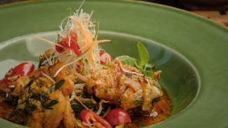 RESEP: Ayam Woku Kemangi Khas Manado, Begini Cara Membuat Menjadi Gurih Pedas dan Aromatik