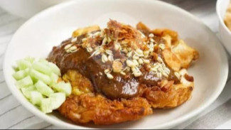 Tahu Telor Pak Jayen: Ikon Street Food Surabaya dengan Saus Petis yang Autentik dan Mantap