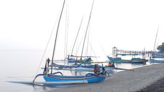 Pantai Pasir Putih Situbondo: Ini Tips Liburan ke Surga Bahari Jawa Timur yang Penuh Aktivitas Seru!