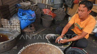 Liburan ke Brebes? Wajib Kunjungi Sentra Telur Asin Limbangan Wetan yang Legendaris