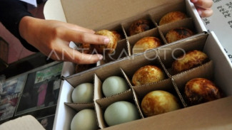 Menikmati Gurihnya Telur Asin Bakar Brebes, Inovasi Kuliner yang Jadi Primadona Wisatawan
