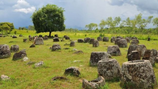 Menyingkap Misteri Dataran Belanga Laos, Jejak Raksasa Batu yang Diselimuti Legenda dan Sains