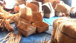Besek Bambu Ramah Lingkungan, Gantikan Plastik sebagai Kemasan Daging Kurban di Blora, Jawa Tengah