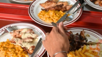 Cikstik: Menikmati Steak Ayam Juicy dengan Saus Khas di Dekat Tugu Jogja