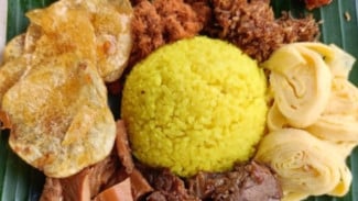 Nasi Kuning Muna Cung: Menu Sarapan Mengenyangkan dan Wangi Rempah di Dekat Malioboro
