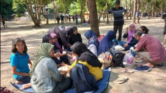 Menjelajah Pesona Teluk Asmara: Permata Tersembunyi di Malang Selatan yang Mendunia