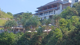 Menikmati Kedekatan dengan Laut di Sri Maha Resort, Teluk Asmara