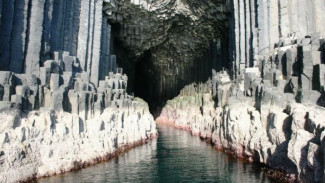 Menjelajahi Keajaiban Fingal's Cave, Gua Laut Berpilar Heksagonal di Skotlandia yang Penuh Melodi