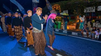 Derasnya Hujan Warnai Boyolali Night Carnival, Peringatan Hari Jadi ke-179 Kabupaten Boyolali, Jawa Tengah