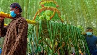 Grebeg Suro Telaga Ngebel Ponorogo, Tradisi Larung Sesaji yang Dijaga Perhutani demi Lestarikan Budaya dan Alam