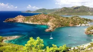 Barbuda Menawarkan Pesona Pantai Merah Muda yang Menenangkan