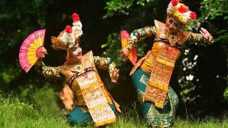 Tari Legong Bali: Dari Mimpi Raja Sukawati hingga Keanggunan Seni Pertunjukan Istana Klasik