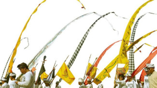 Tradisi Ngayah dan Ngelawar Perkuat Gotong Royong Umat Hindu di Karya Agung Pura Sodong Tangerang