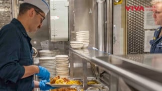 Mengintip Dapur dan Logistik Kapal Induk USS Abraham Lincoln: Tantangan Perbekalan dan Sanitasi di Perairan Luas