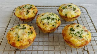 RESEP: Cara Kreatif Mengolah Sisa Nasi Semalam Jadi Rice Muffins, Camilan Gurih yang Disukai Anak-Anak