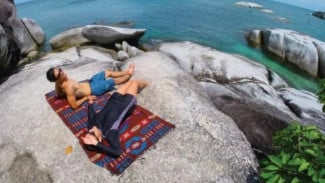 Island Hopping Belitung dari Tanjung Kelayang, Berenang di Gua yang Menyatu dengan Laut