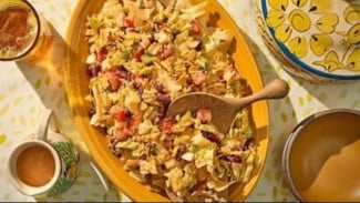 Resep Praktis Overnight Fiesta Salad untuk Memulai Hobi Memasak