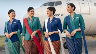 Seragam Baru Pramugari Garuda Indonesia Hadir dengan Sentuhan Wastra Nusantara