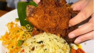 Bebek Korek Malang, Kuliner Viral Surabaya yang Kini Hadir di Jalan I.R. Rais