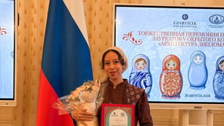 Seniman Muda Indonesia Fairuz Nur Afifah Raih Penghargaan di Kompetisi Seni Moskow